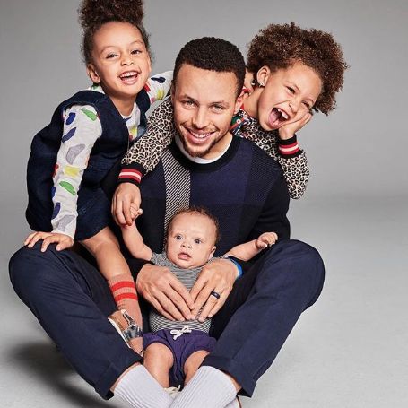 Stephen Curry with his children 